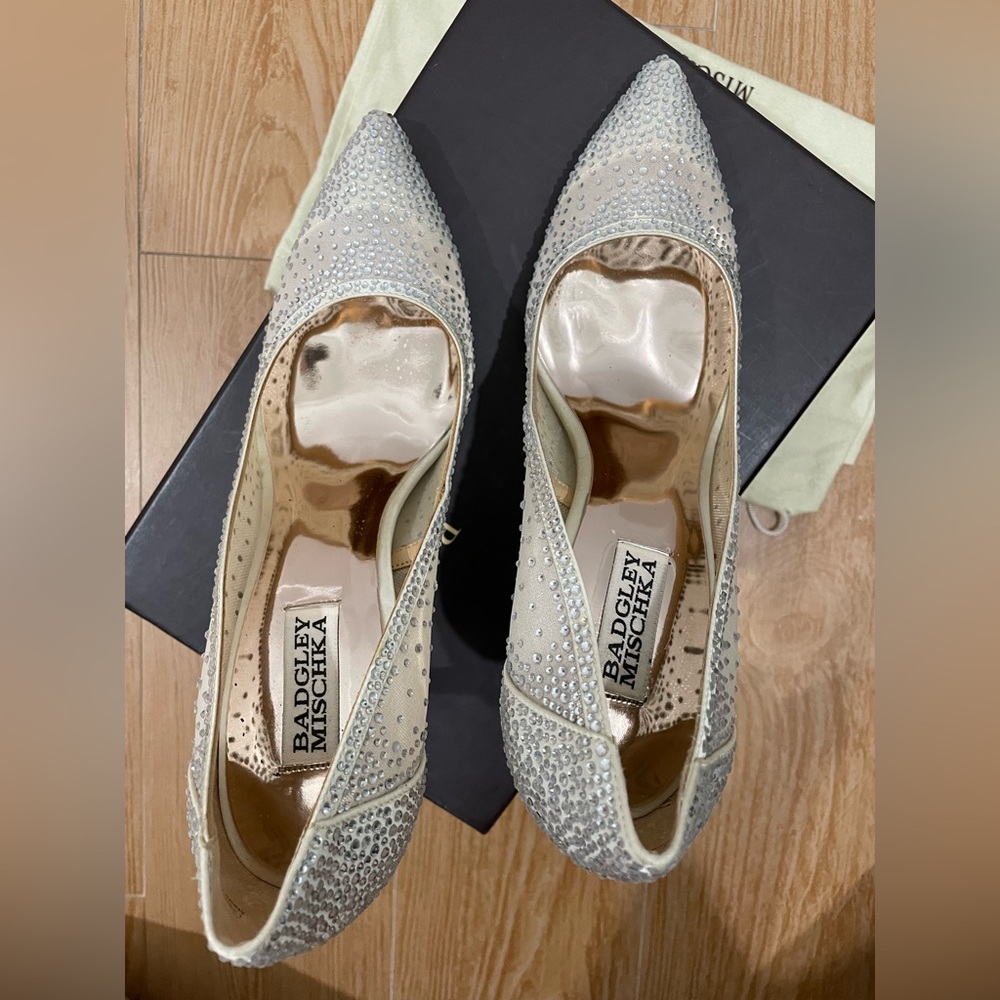 BADGLEY MISCHKA Weslee Pointed Toe Pump Heels Ivory Satin 8.5 - Picture 10 of 11